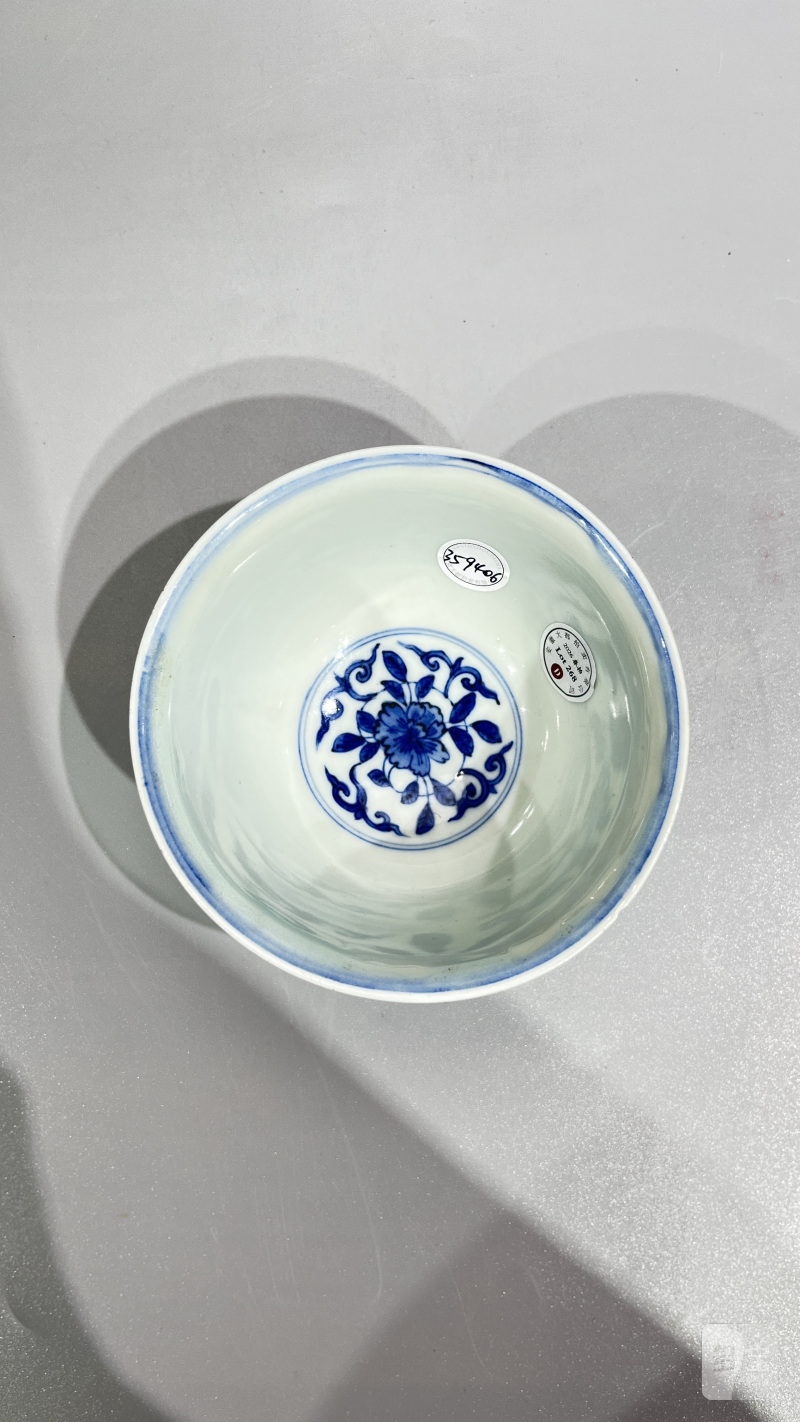 明 青花缠枝花卉纹碗 - 图6